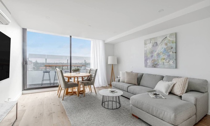 Port Melbourne Apartment | The Nest on Nott Pure Port Melbourne Bliss
