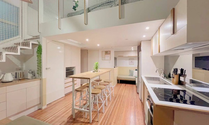 Brisbane Central Business District Apartment | The New Yorker Loft | Brisbane CBD | Sleeps 5