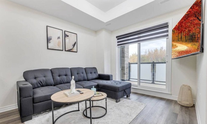 Pickering House | The Noir Affect: Modern 2B/2.5B+Office,5G,Parking