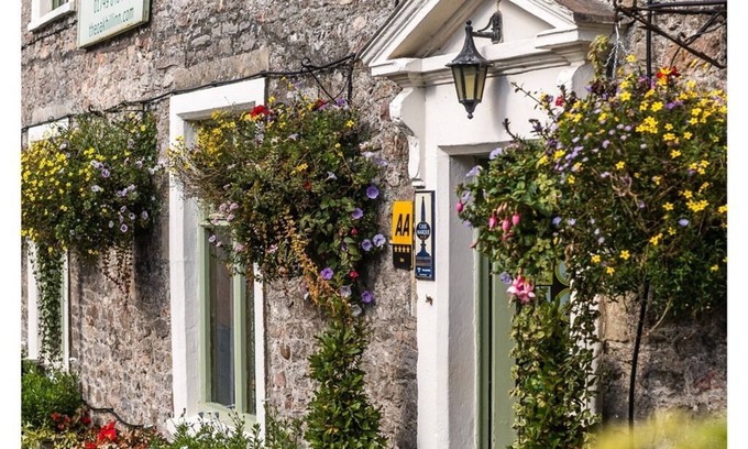 Oakhill Hotel | The Oakhill Inn
