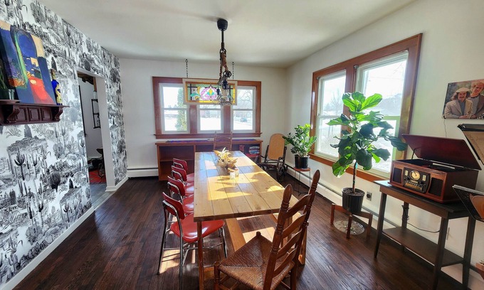 Frankenmuth House | The Odd Dog Retreat w/HotTub, Kayaks, Bikes, Games