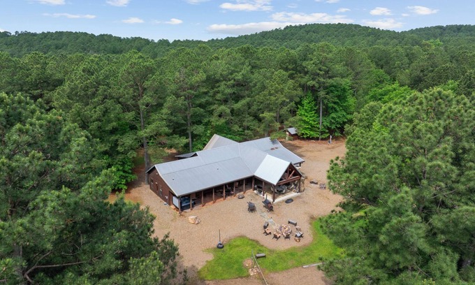 Broken Bow Cabin | The OK Corral is an impressive 3 bedroom cabin with a hot tub and pool table.