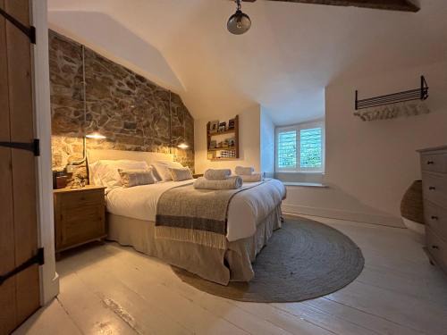 Mousehole House | The Old Gallery - Charming Coastal Escape For Two