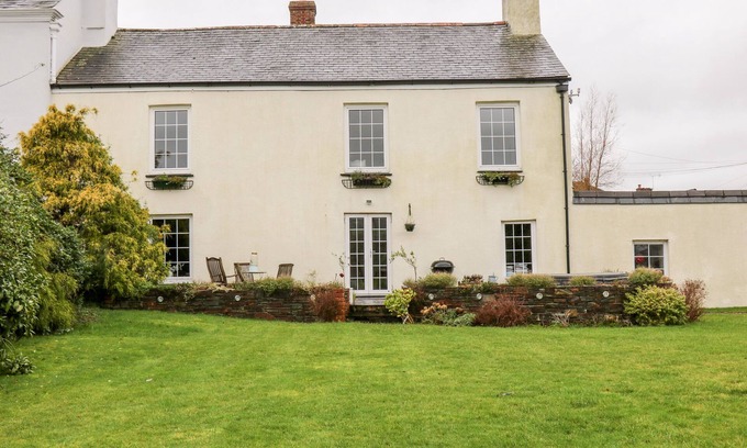 Lifton House | THE OLD MANOR HOUSE, pet friendly, luxury holiday cottage in Lifton