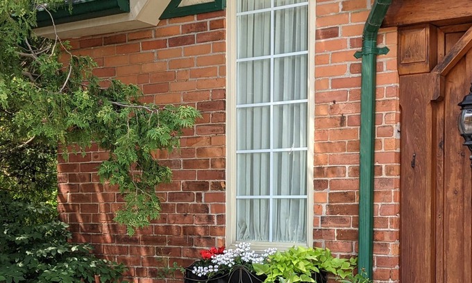 Stratford Apartment | The Old Rectory Coach House-WEST Suite downtown