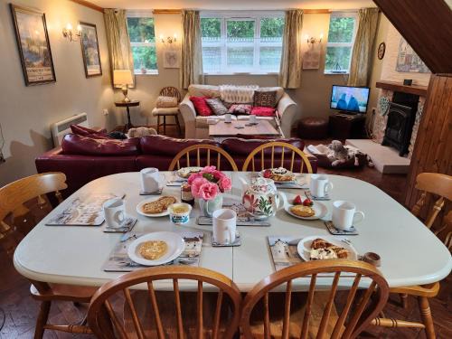 Pont-rug House | The Old School Caeathro, Snowdon, Eryri and Yr Wydffa Cottages