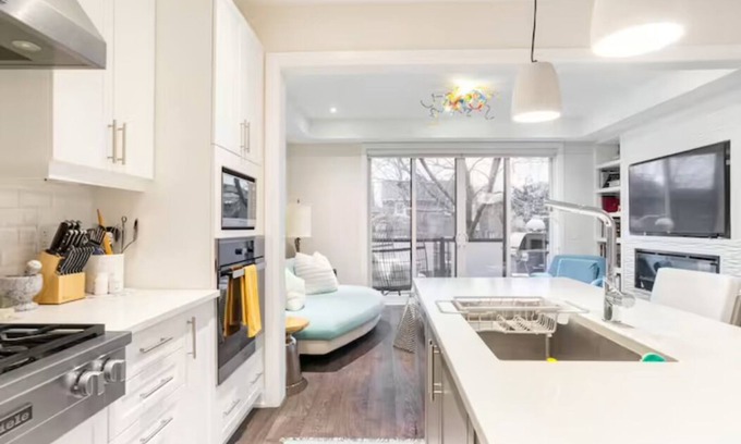Thornhill House | The One Toronto Home - Elevator & Jacuzzi
