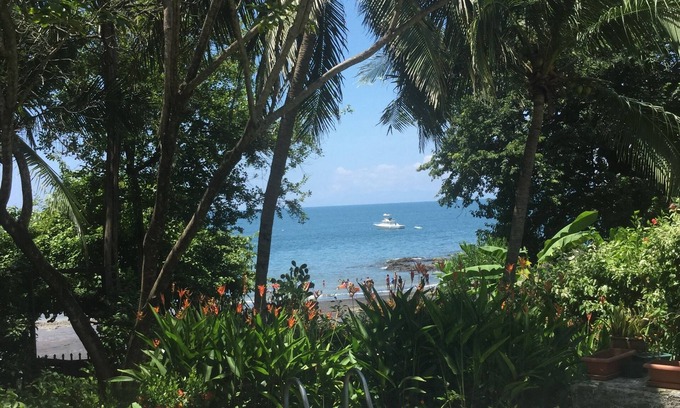 Playa Ocotal Apartment | The ONLY Beachfront Studio Apartment with dipping pool on Playa Ocotal.