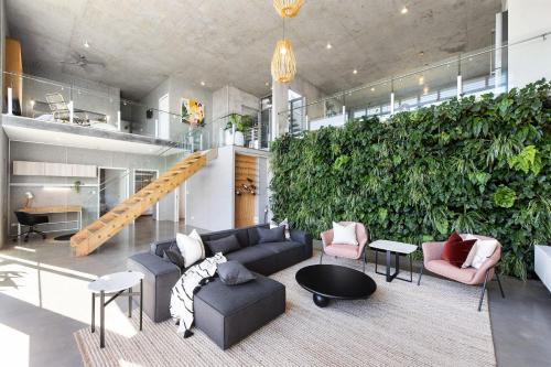Yaroomba House | The Opal at Coolum - Mountain and Ocean Views