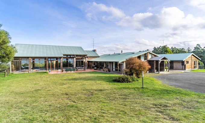 Lorne House | THE OTWAY HOMESTEAD - THE PERFECT GETAWAY