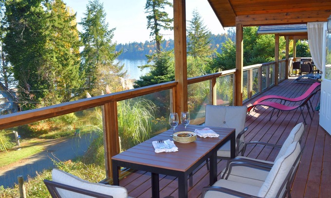 Regional District of Nanaimo House | The Outlook at Deep Bay - North Suite