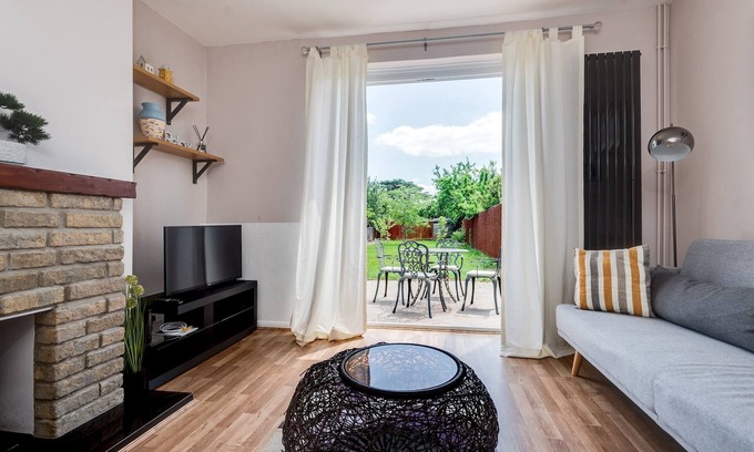 Oxford House | The Oxford Abode - 3-Bedroom House - large garden