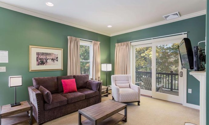 Manchester Center Hotel | The Palmer House Resort Ascend Hotel Collection