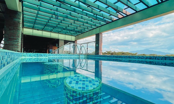 San Narciso Hotel | The Palms Resort & Bar