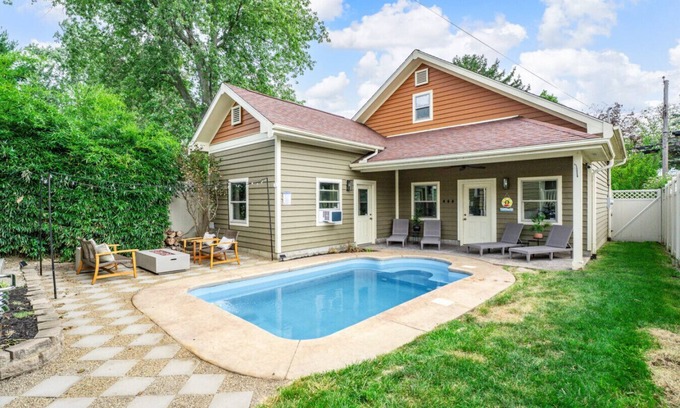 Dayton Apartment | The Paper Plane: Pool|Sauna|Poker Room|Sleeps 8