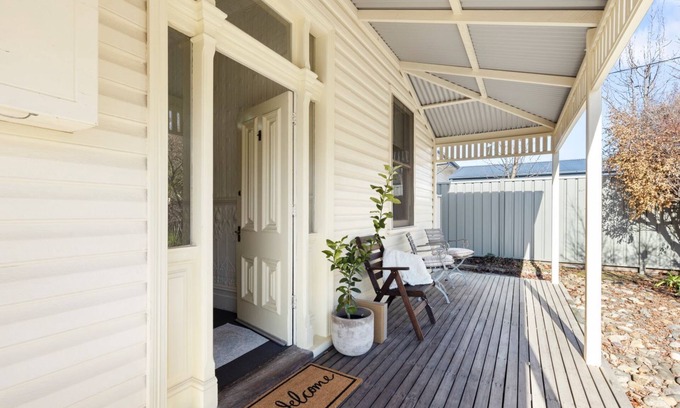 Mansfield House | The Parade - Mansfield - Sleeps 8