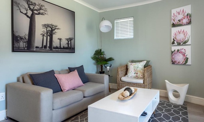 Observatory Apartment | The Paragon NOMAD Walk to Restaurants in a Trendy Central Area
