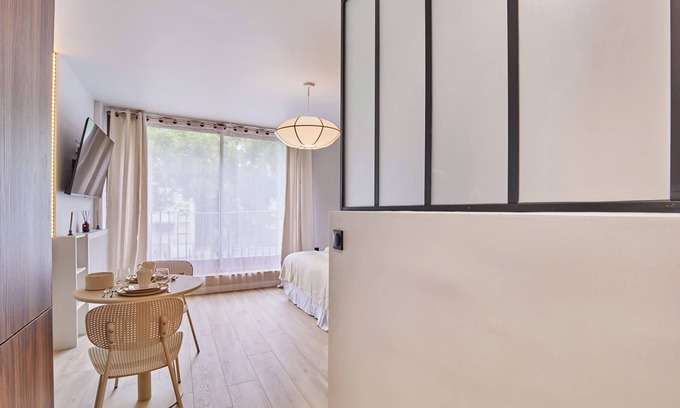Quartier de la Roquette Apartment | THE Parisian Suite/Pere Lachaise