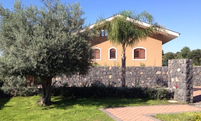 Aci Sant'Antonio Villa | The Park of Aci, Villa a few steps from Etna, Taormina, Acitrezza!