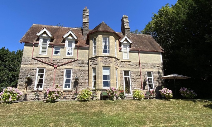 Axbridge Bed & Breakfast | The Parsonage