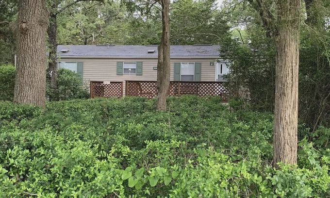 Paige House | “The Patch” in Paige TX 28+ acres with 2 ponds