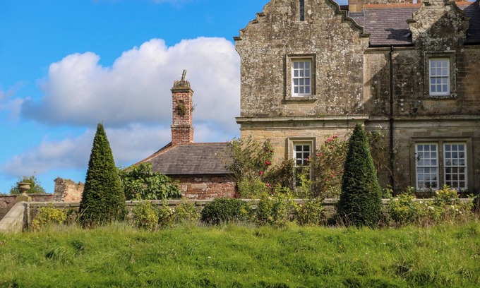 Kirklinton Cottage | THE PAVILLION, character holiday cottage, with open fire in Longtown