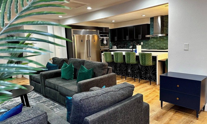 North Las Vegas House | The Peacock Inn LV - 8 Bdr 4 Bth 14 Beds, Free Spa Heat, WiFi