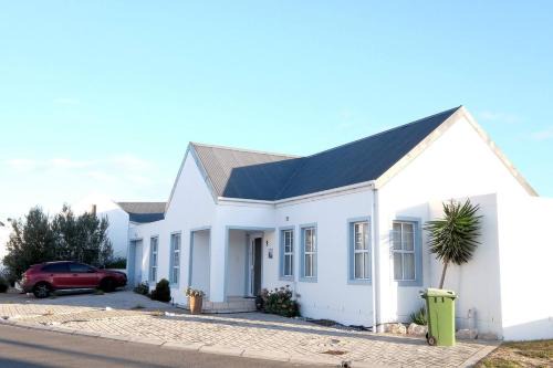 Langebaan House | The Pelican - Stunning 3-Bedroom Holiday Home in Langebaan