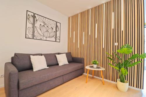 Smichov Apartment | The Peony Apartment in Smichov, Prague 5