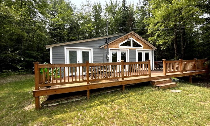 Owls Head Cabin | The perfect family getaway on Mt. View Lake. Pet friendly!