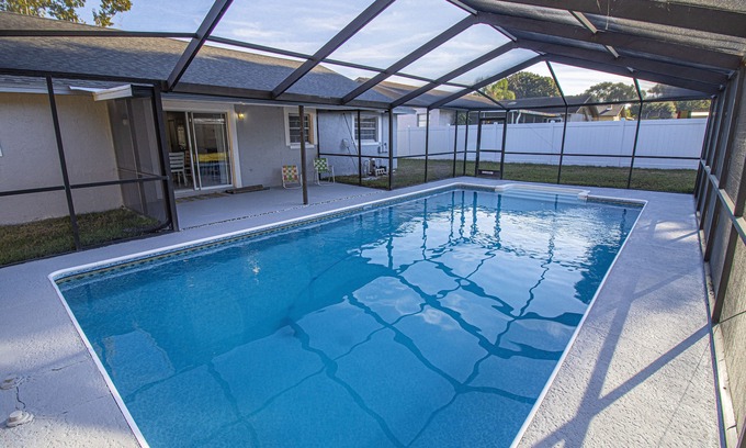 Seffner Community Alliance House | The perfect retreat: sea la vie, family-friendly home w/pool also near cities