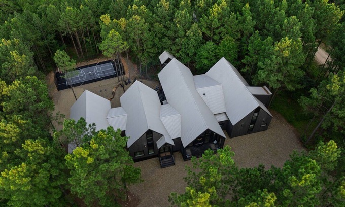 Hochatown Cabin | The Pickled Paddle, Pickleball Court, Outdoor Games, Pool Table, Big Back Deck