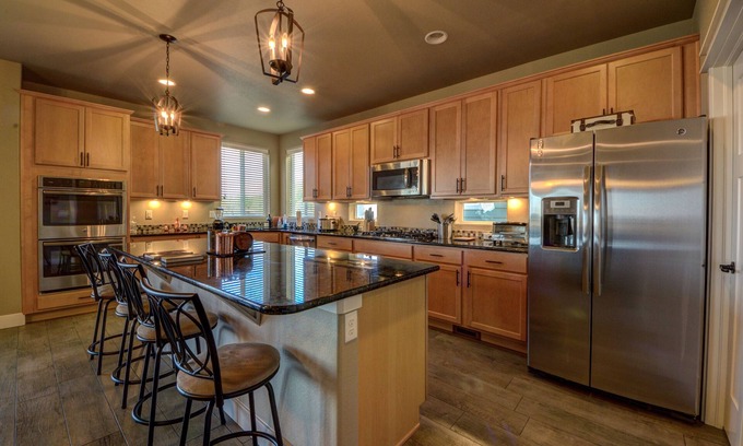 Cimarron Hills House | The Pikes Peak Lodge - Perfect for families or groups up to 10!