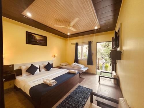 Narainkoti Resort | The Pines Mountain View
