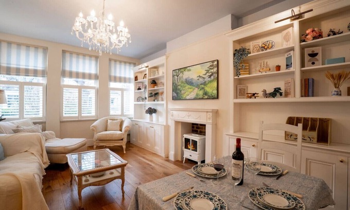 Thamesfield Apartment | The Plush Putney Retreat