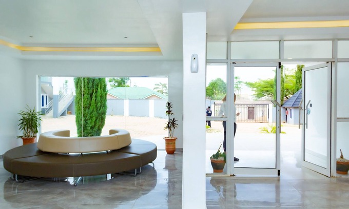 Jos Hotel | The Point Hotel and Suites