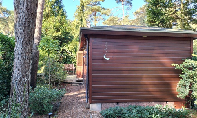 Municipality of Elburg Ski Chalet | The pond house