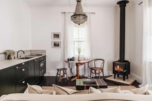 Montville House | The Postman's Cottage - Hinterland Luxury