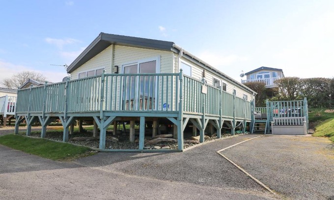 New Quay House | The Potting Shed