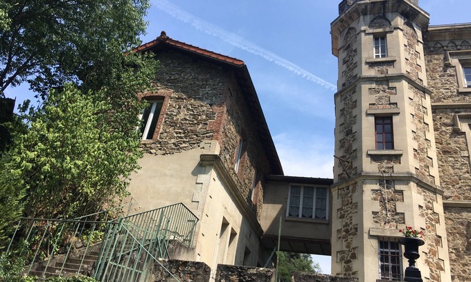 Saint-Barthelemy-de-Vals House | The priest's house - Château de Rochetaillée