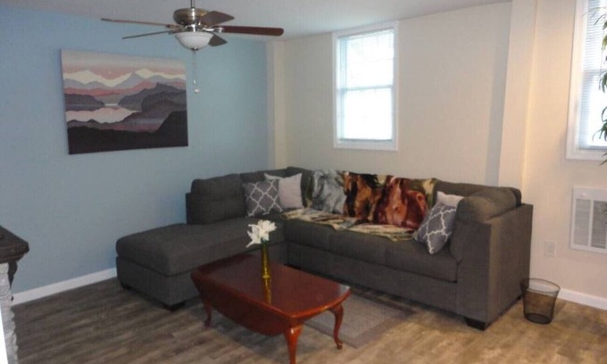 Willow Grove House | The Private 1-BR in Willow Grove Park