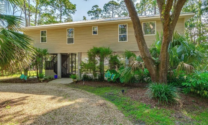 Panacea House | The Professor's Fish House- dock on the bay