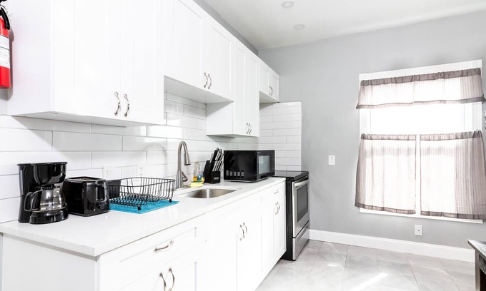 Downtown Niagara Falls House | The Prospect Point-4BR, 1.5 Bath , Minutes From Falls & Casino on the US side.