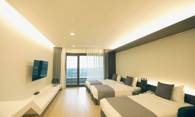 Seogwipo City Hotel | The Qube Resort Jeju