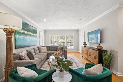 South Central Houston Apartment | The Queen's Gambit I