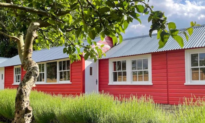 Hawstead Cabin | The Red Shed sleeps 2 private garden and parking 3 miles from Bury St Edmunds
