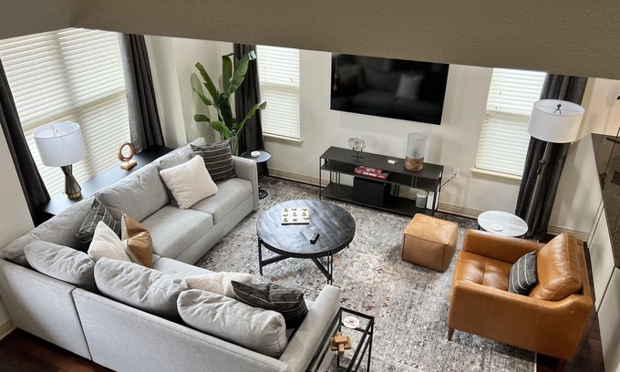 Fayetteville House | The Razorback Rose: Walk to Baum/Razorback Stadium & Tsa La Gi Bike Park & Trail