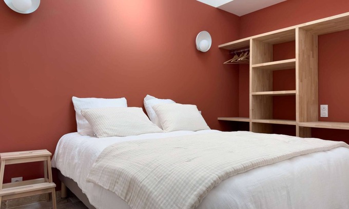 Aigues-Mortes Medieval City House | The Red Duplex - a unique apartment with a spa in the heart of the Aigues-Mortes ramparts!