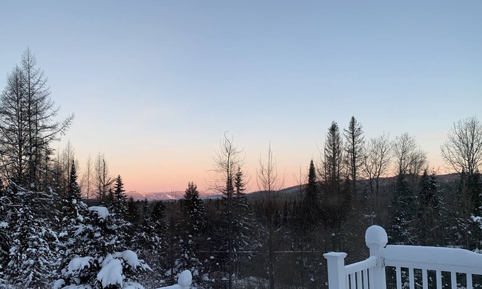 Lac-Superieur Apartment | The Red Lodge - Peaceful one bedroom condo with spa
