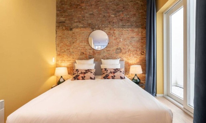 Sint-Andries Apartment | The Red Monkey by SHWAY